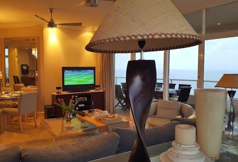 호텔 703 Oyster Schelles