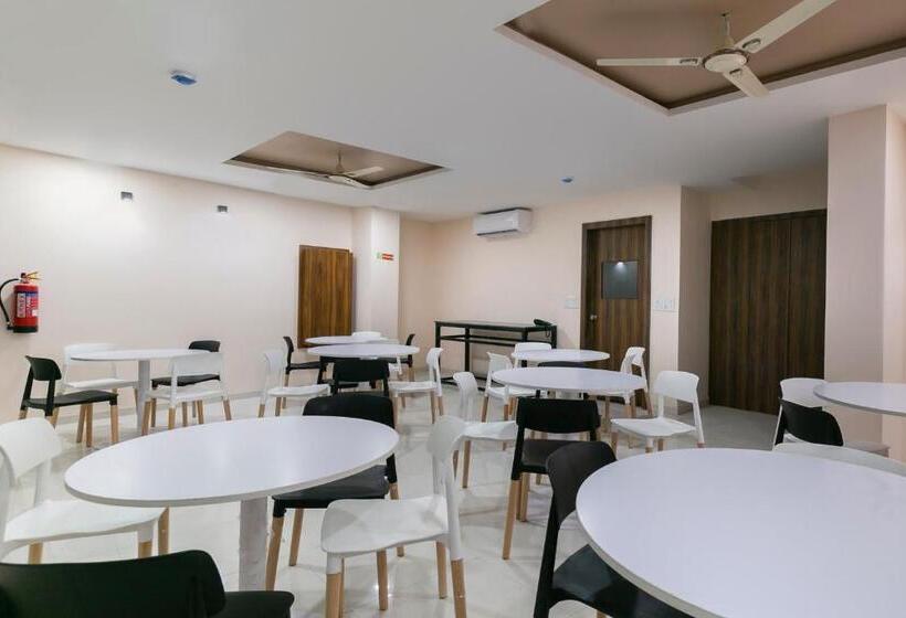 호텔 Collection O 76586 Greenwood