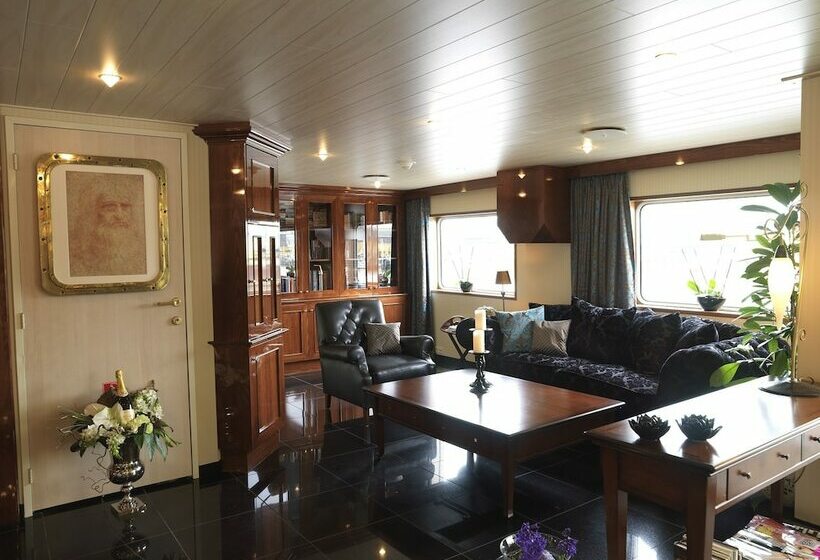 Crossgates Hotelship Altstadt   Köln