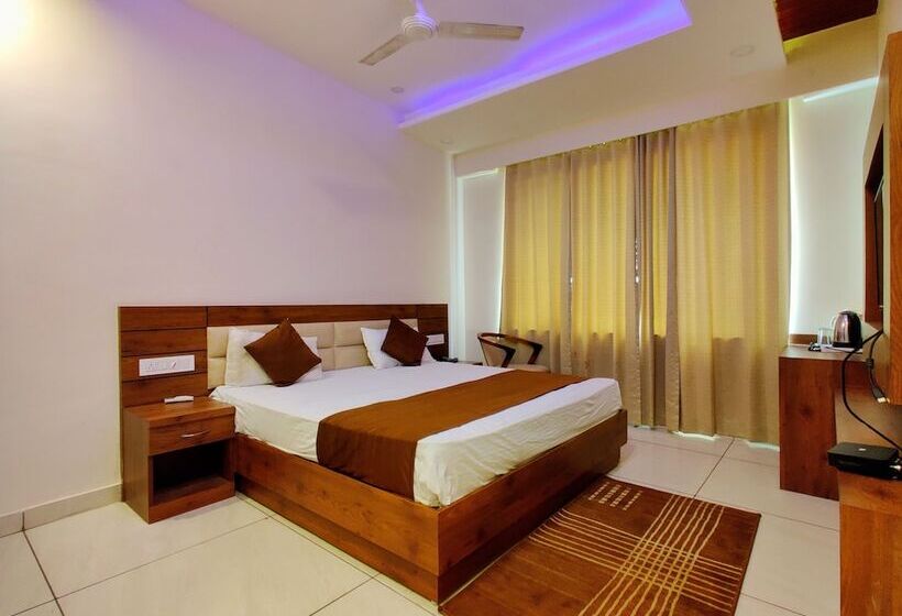 فندق Divine Residency