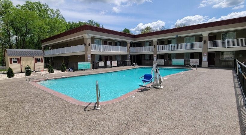 فندق Hometowne Studios By Red Roof Bordentown   Mcguire Afb