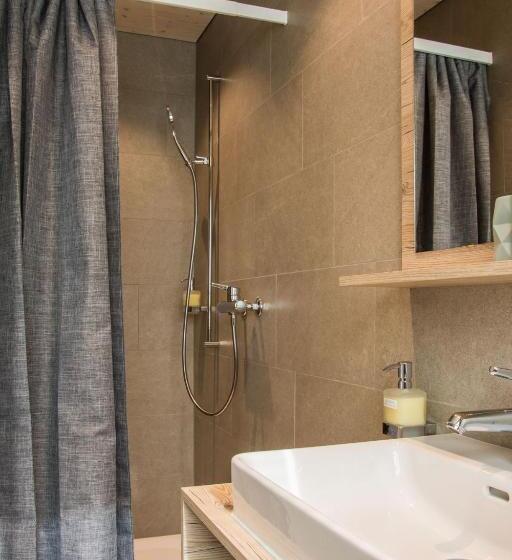 Отель Kronelodge   Self Check In