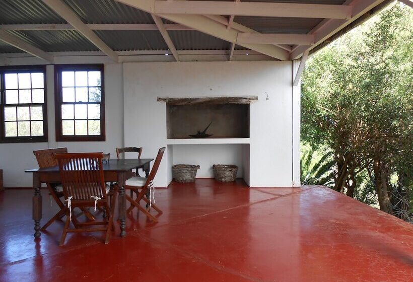 ホテル Leeuwenbosch Shearers Lodge