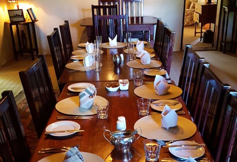 ホテル Leeuwenbosch Shearers Lodge