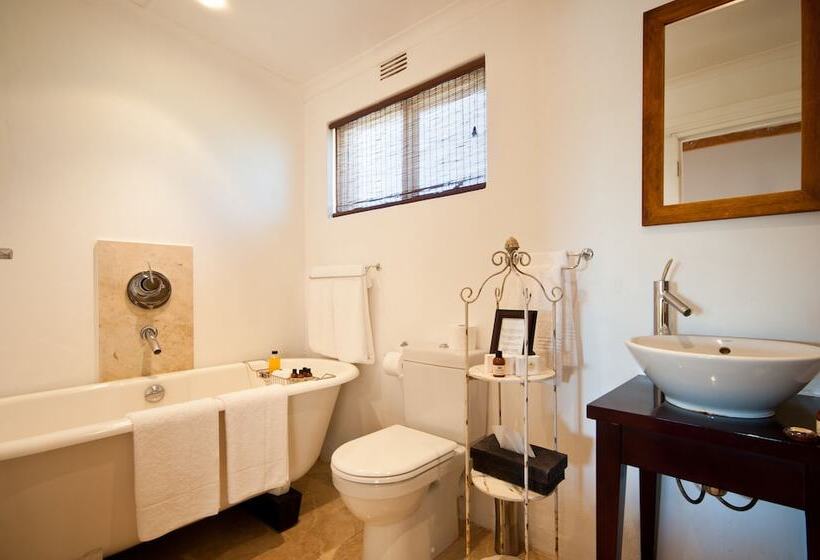 ホテル Leeuwenbosch Shearers Lodge