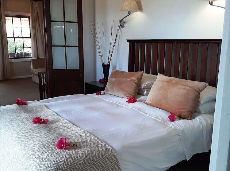 ホテル Leeuwenbosch Shearers Lodge