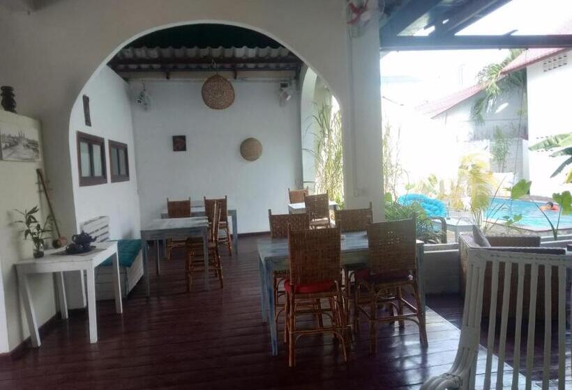 ホテル Manoha Villa