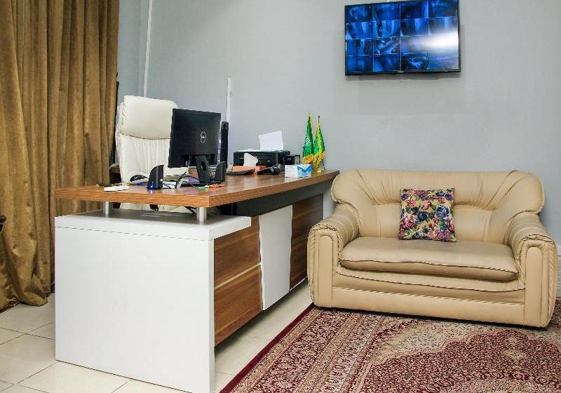 Hotel Oyo 574 Edraj Furnished Units 2