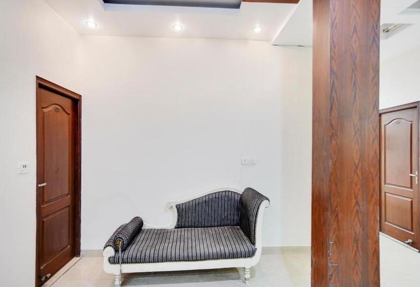 Отель Oyo 75255  Goldy