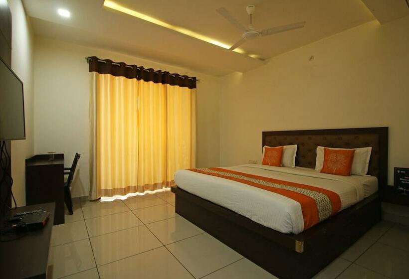 酒店 Capital O  Taj Castle