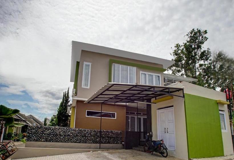 ホテル Oyo 90059 Shakilla Home Cianjur