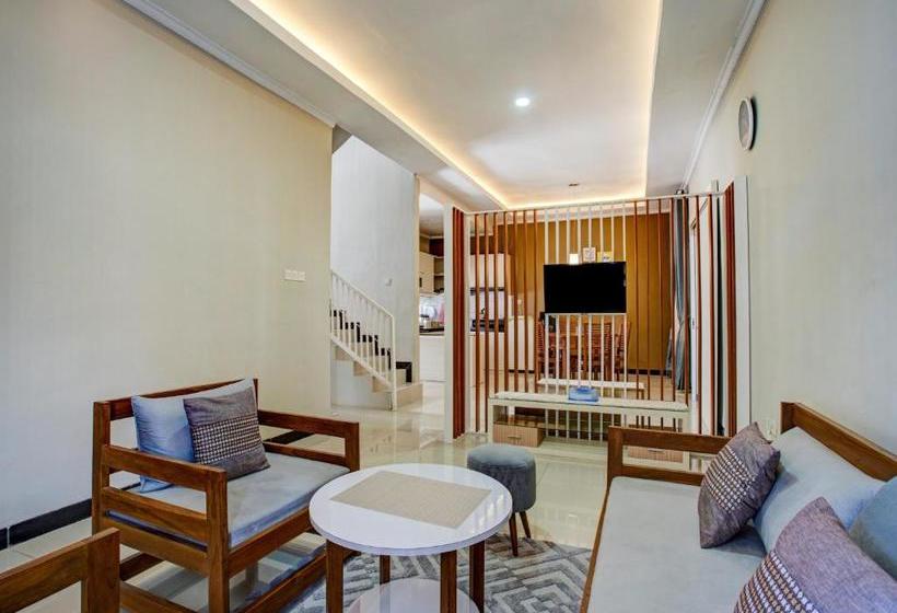 ホテル Oyo 90059 Shakilla Home Cianjur