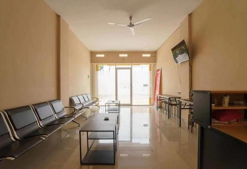 בית מלון כפרי Reddoorz Near Ubl Lampung 2