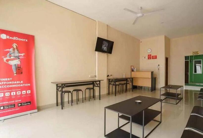 בית מלון כפרי Reddoorz Near Ubl Lampung 2