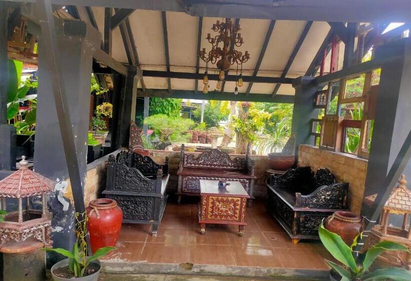 בית מלון כפרי Reddoorz Plus Near Alun Alun Sumenep