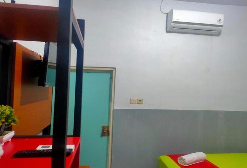 בית מלון כפרי Reddoorz Plus Near Alun Alun Sumenep