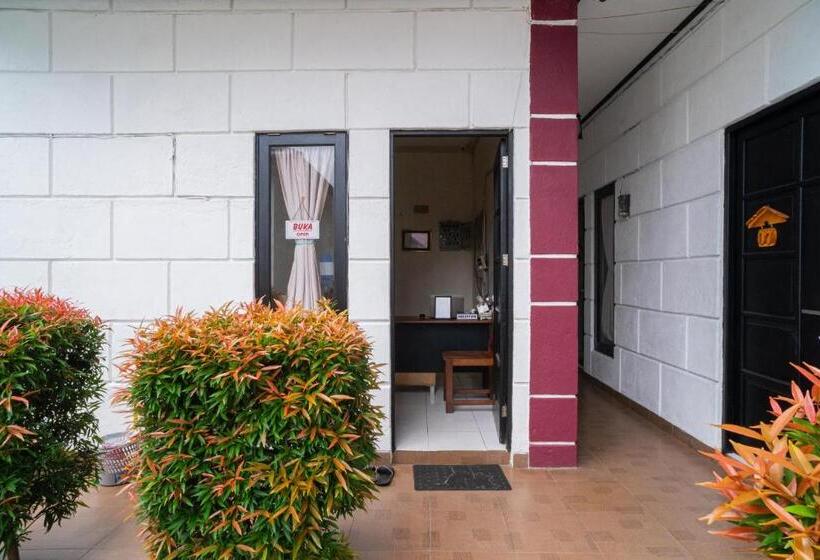 בית מלון כפרי Reddoorz @ Wisma Pangrango