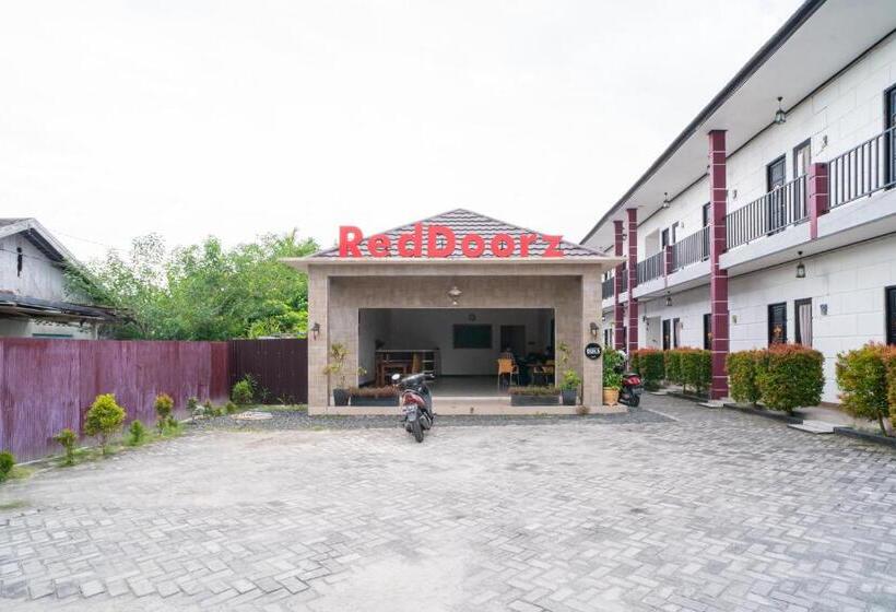 בית מלון כפרי Reddoorz @ Wisma Pangrango