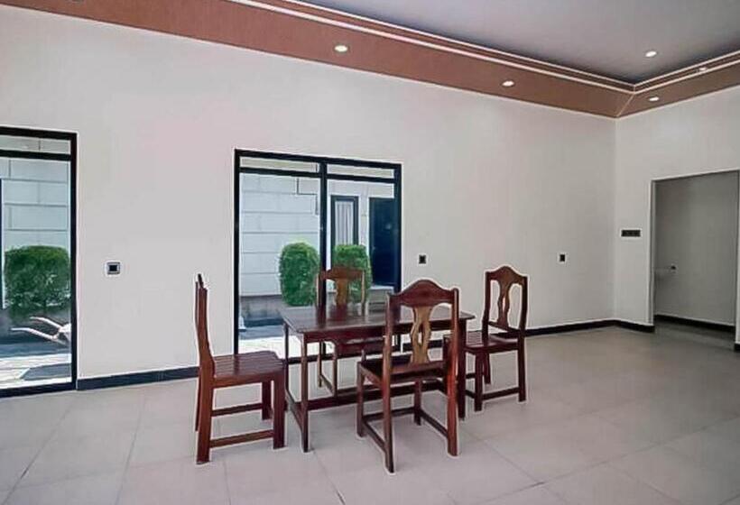 בית מלון כפרי Reddoorz @ Wisma Pangrango