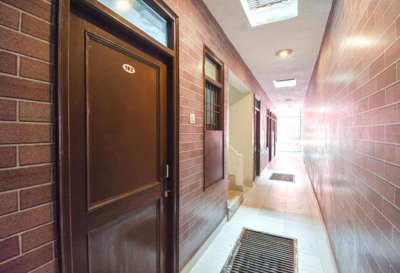 酒店 Spot On 75417  Adesh