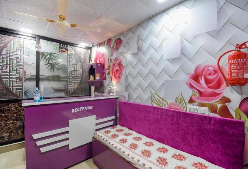 酒店 Spot On 75417  Adesh