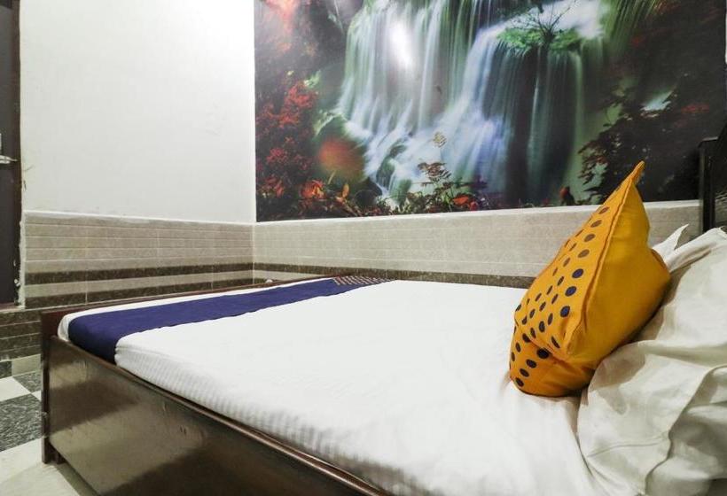 Отель Spot On 76155 Happy