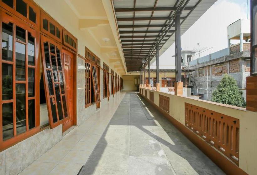 酒店 Spot On 90092 Dewi Safitri