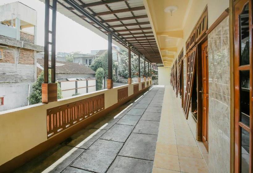 酒店 Spot On 90092 Dewi Safitri