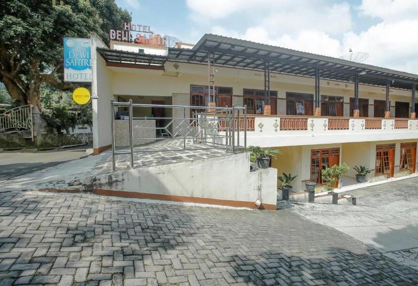 酒店 Spot On 90092 Dewi Safitri