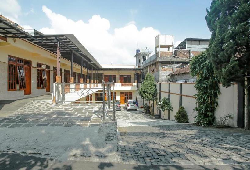 酒店 Spot On 90092 Dewi Safitri