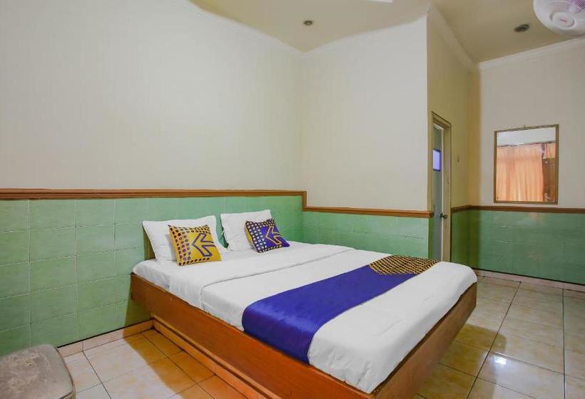 酒店 Spot On 90092 Dewi Safitri