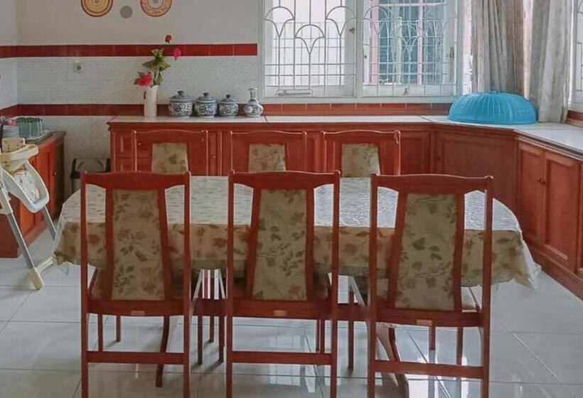 Отель Villa Lotus E06 Syariah Redpartner