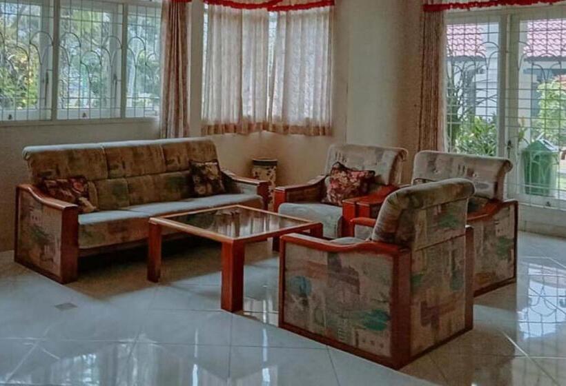 Отель Villa Lotus E06 Syariah Redpartner