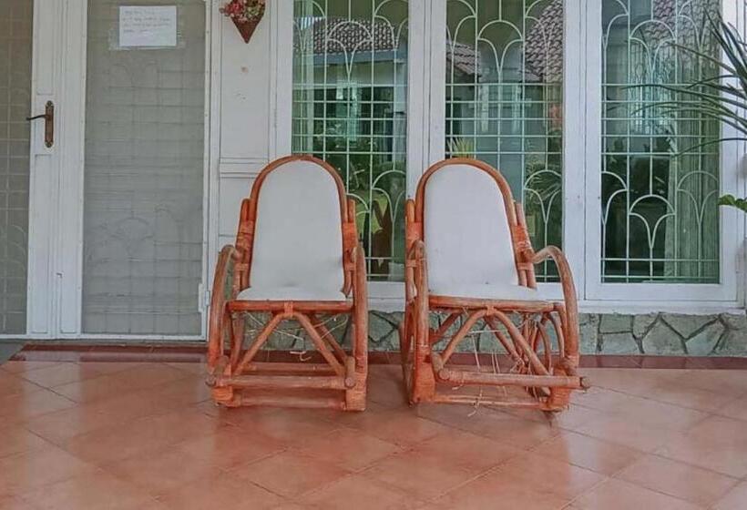 Отель Villa Lotus E06 Syariah Redpartner