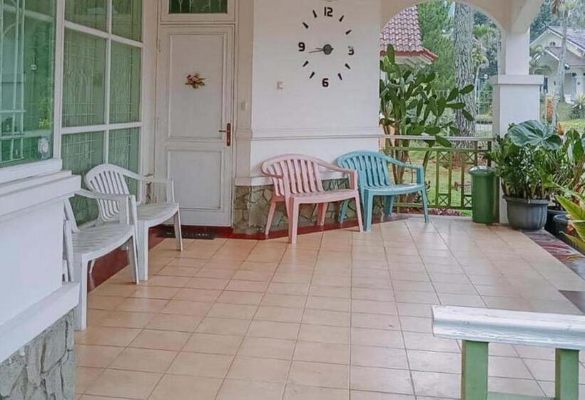 Отель Villa Lotus E06 Syariah Redpartner