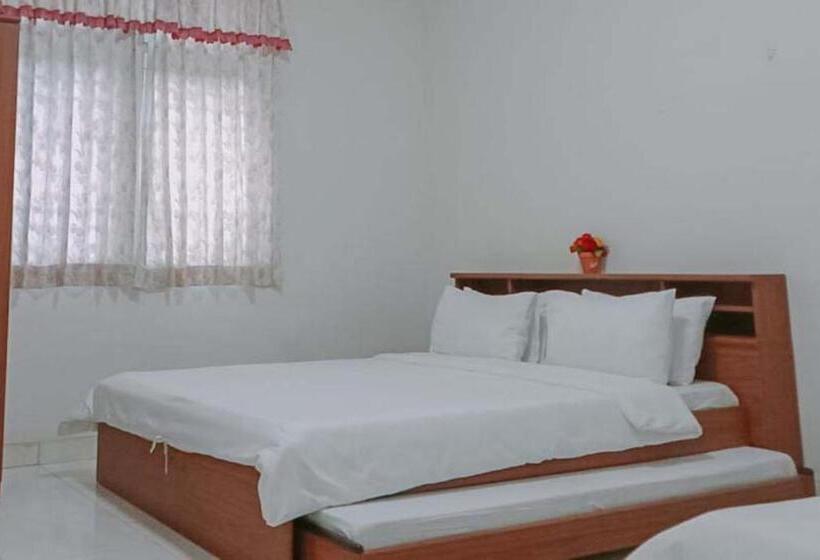 Отель Villa Lotus E06 Syariah Redpartner