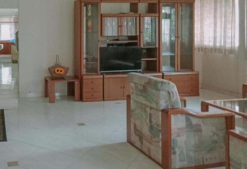 Отель Villa Lotus E06 Syariah Redpartner