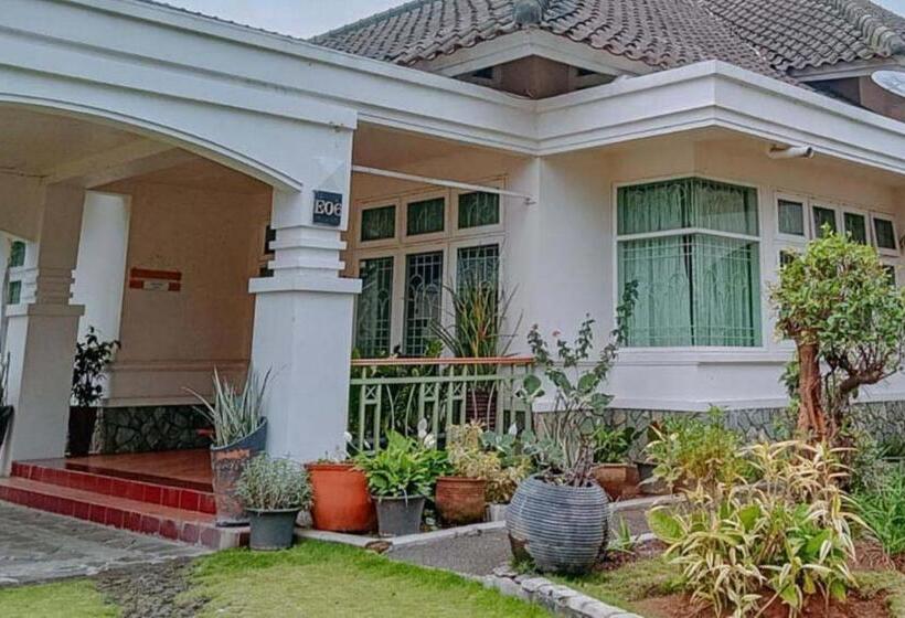 Отель Villa Lotus E06 Syariah Redpartner