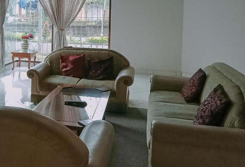 Отель Villa Lotus E06 Syariah Redpartner