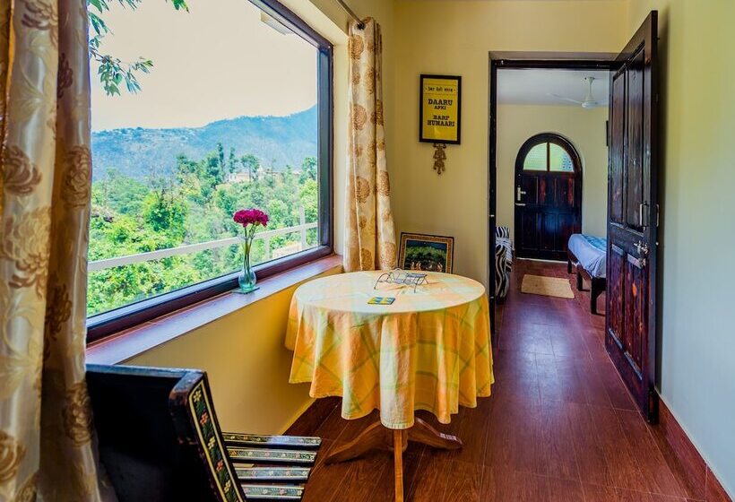 Oyo 14137 Home Valley Studio Kempty Road