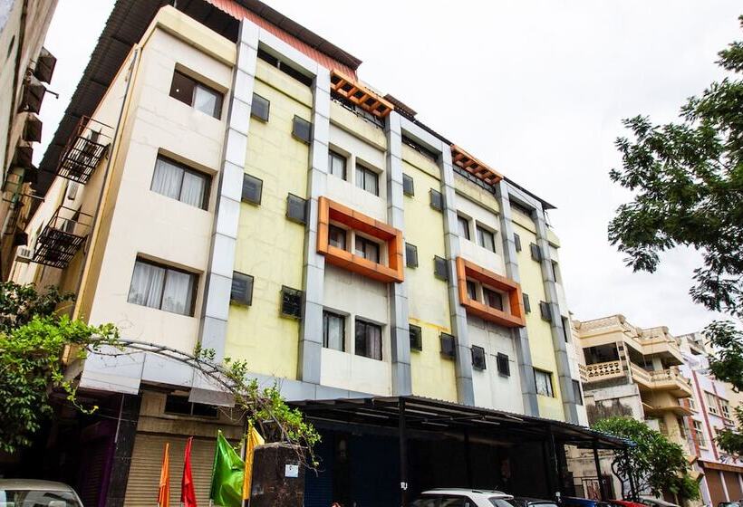 Oyo 737 Hotel Manny S Palace