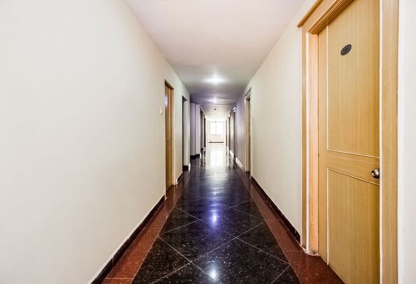 Oyo 737 Hotel Manny S Palace