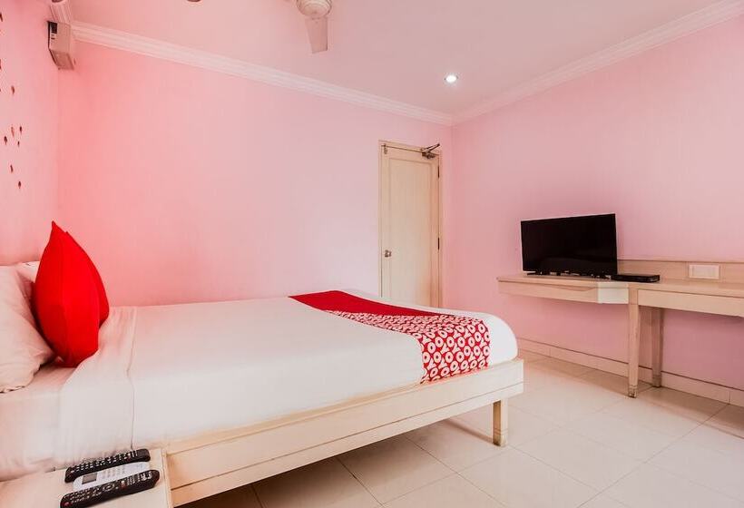 Oyo 737 Hotel Manny S Palace