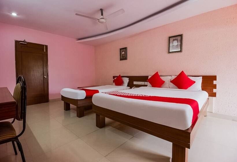 Oyo 737 Hotel Manny S Palace