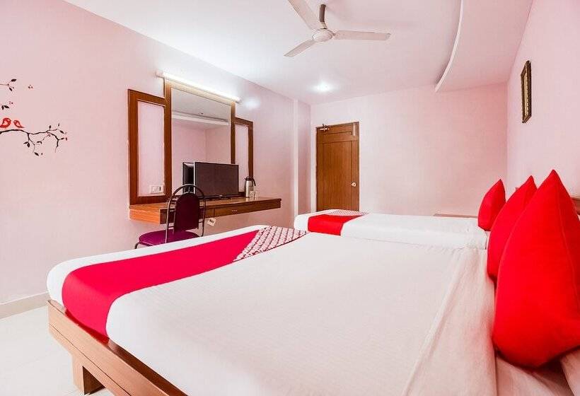 Oyo 737 Hotel Manny S Palace