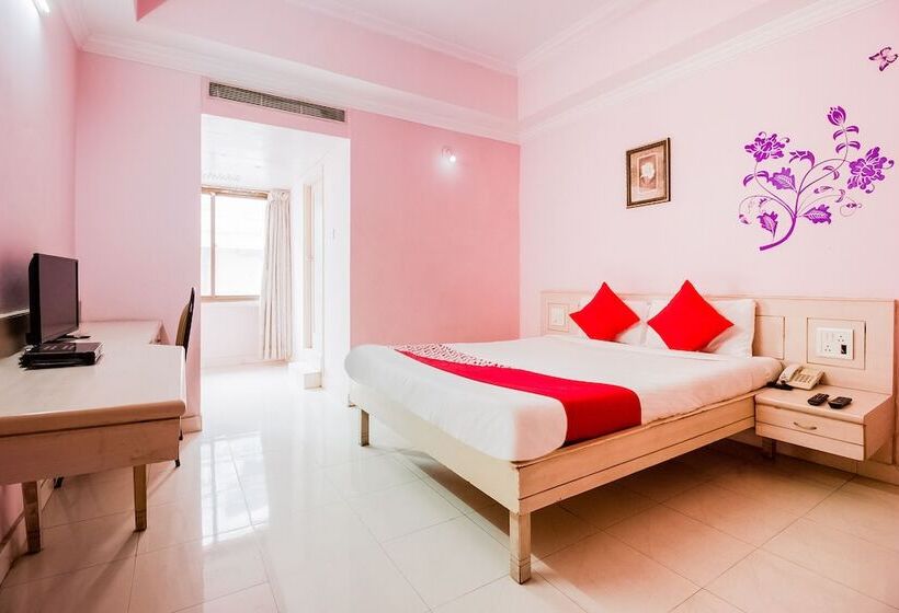 Oyo 737 Hotel Manny S Palace