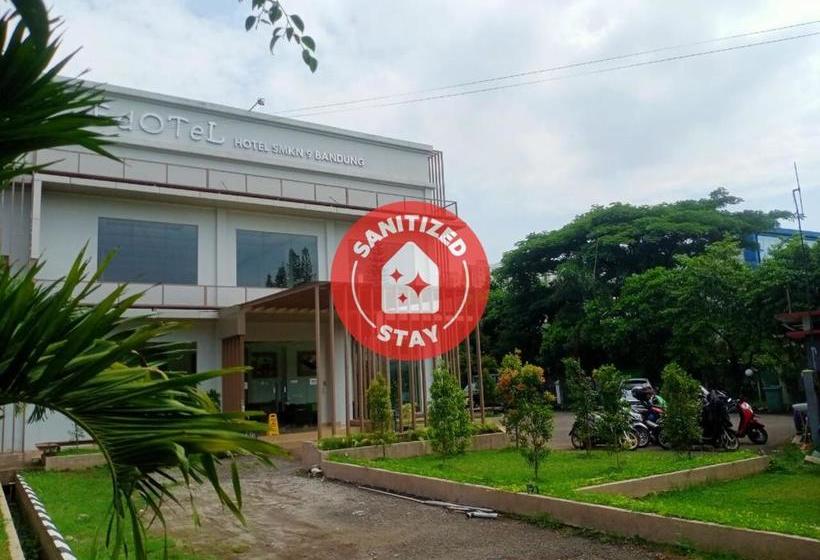 Oyo 90102 Edotel By Dbest Hospitality