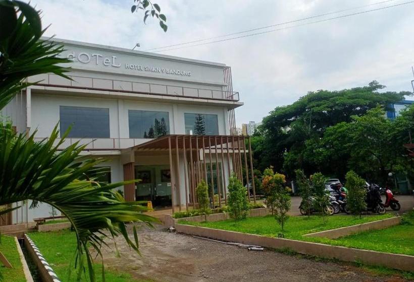 Oyo 90102 Edotel By Dbest Hospitality