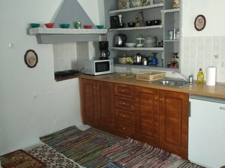 پانسیون Popi Studios