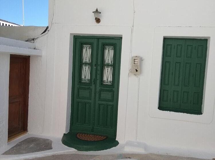 پانسیون Popi Studios